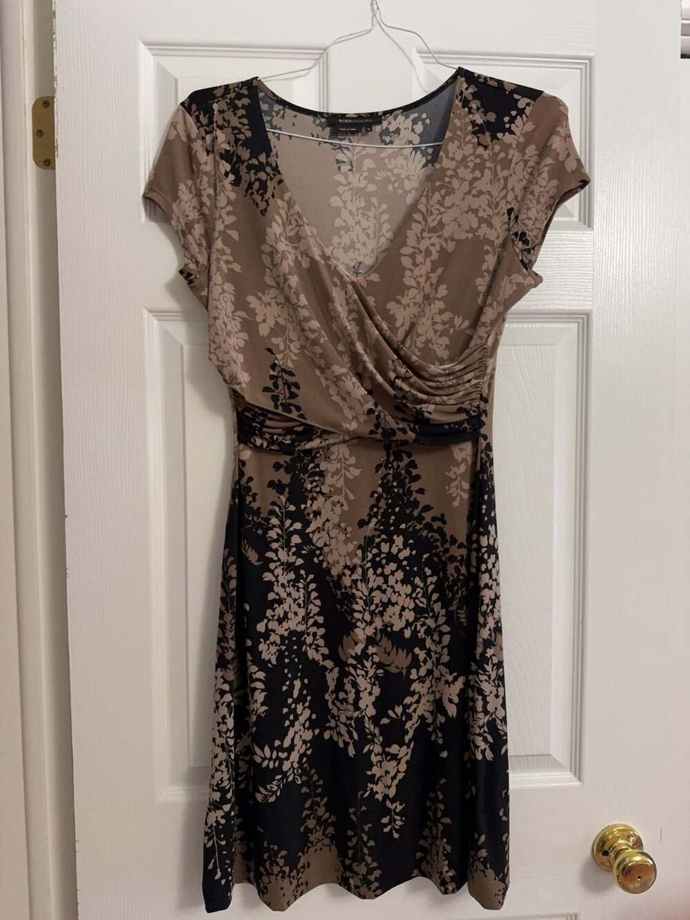 BCBGMAXAZRIA Women's Floral Print Ruched V-Neck Dress Size M